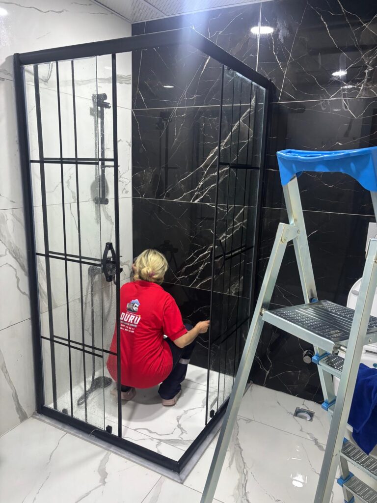 Duru Temizlik banyo ve duşakabin detay temizliği